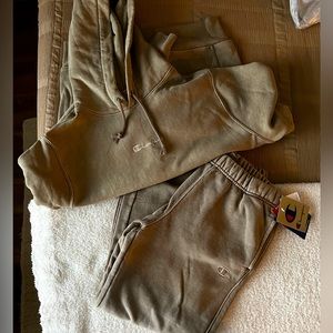 Champion women’s hoodie and sweatpants set